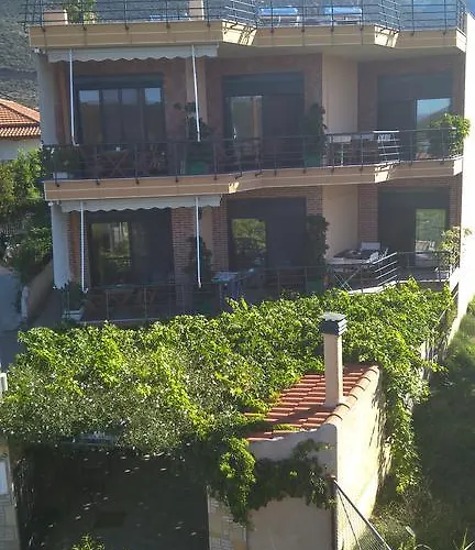 Nikolitsa Apartments