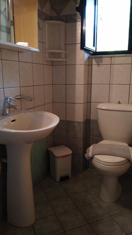 Nikolitsa Apartment *